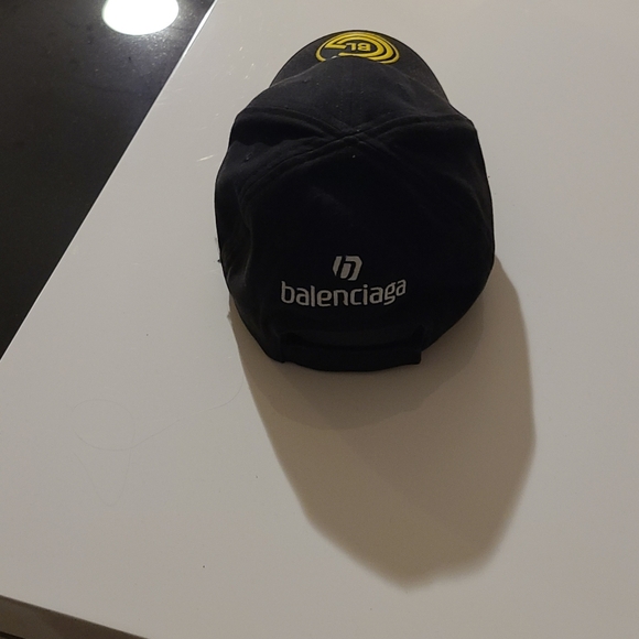 Balenciaga hat - Picture 5 of 5